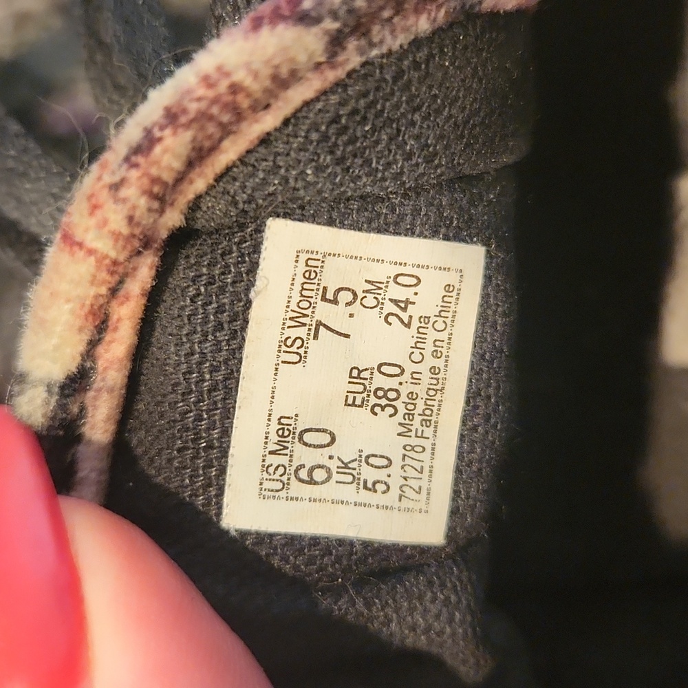 Vans - Picture 2 of 4